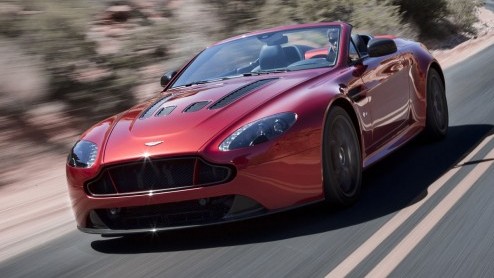 Ook de zomerse Aston Martin V12 Vantage komt er in een ultra sportieve S-versie. In de Roadster zul je nog meer kunnen genieten van de klanken van de dikke V12-krachtbron met 573 pk en 620 Nm.