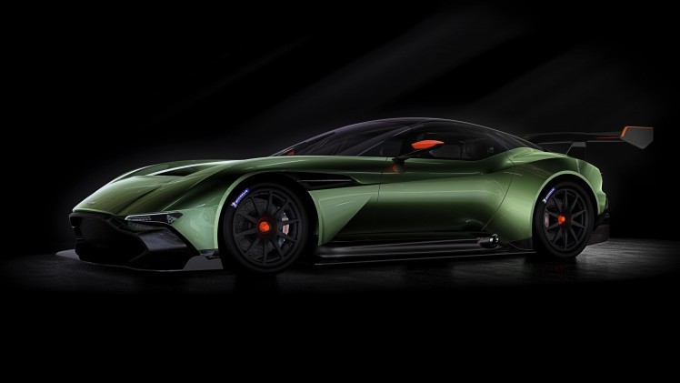 Een carrosserie volledig van carbon, een 7,0 liter V12 met ruim 800 pk en een achterspoiler waarmee een F16 nog aan de grond zou kleven: De nieuwe Aston Martin Vulcan is klaar voor trackdays.