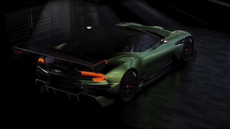 Een carrosserie volledig van carbon, een 7,0 liter V12 met ruim 800 pk en een achterspoiler waarmee een F16 nog aan de grond zou kleven: De nieuwe Aston Martin Vulcan is klaar voor trackdays.