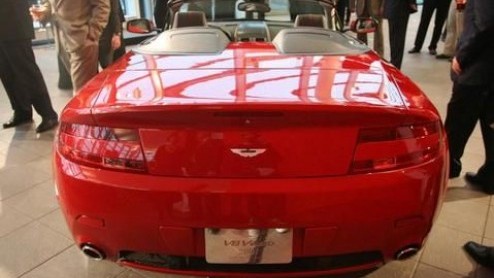 Op internet zijn fotos opgedoken die de Aston Martin V8 Roadster in volle glorie laten zien.