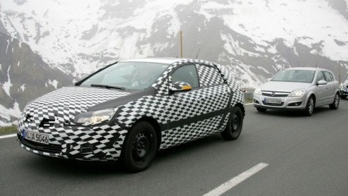 Opel is nog niet uitgetest met de Astra, die in maart 2009 op stapel staat. Ditmaal spotten de spionagefotografen de nieuwe Duitser tijdens remtesten in de bergen.