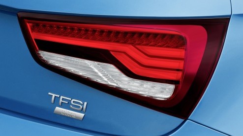 Rijtest Audi A1. In deze autotest rijden we met de vernieuwde Audi A1, die een facelift heeft gekregen en kan rekenen op de 1.0 TFSI driecilinder turbomotor.