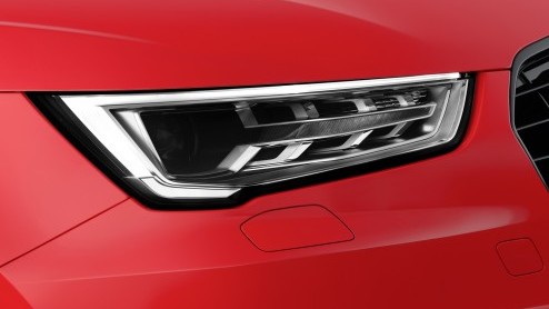 Rijtest Audi A1. In deze autotest rijden we met de vernieuwde Audi A1, die een facelift heeft gekregen en kan rekenen op de 1.0 TFSI driecilinder turbomotor.