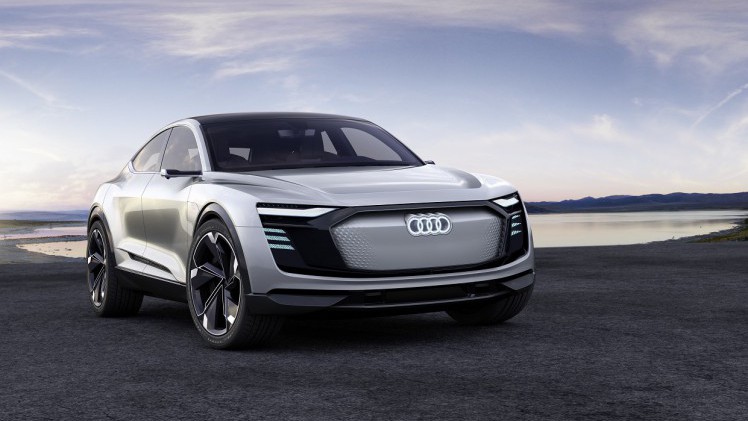 Net als Volkswagen komt ook Audi met een volledig elektrische, vierdeurs coup-SUV. Het merk presenteert de E-Tron Sportback. Zien we hier wellicht een voorbode voor de aanstaande Q4?