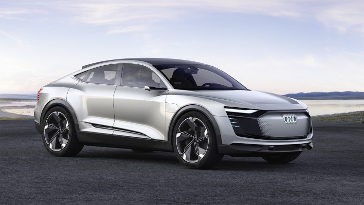 Net als Volkswagen komt ook Audi met een volledig elektrische, vierdeurs coup-SUV. Het merk presenteert de E-Tron Sportback. Zien we hier wellicht een voorbode voor de aanstaande Q4?