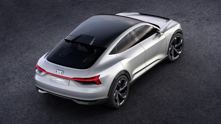 Net als Volkswagen komt ook Audi met een volledig elektrische, vierdeurs coup-SUV. Het merk presenteert de E-Tron Sportback. Zien we hier wellicht een voorbode voor de aanstaande Q4?