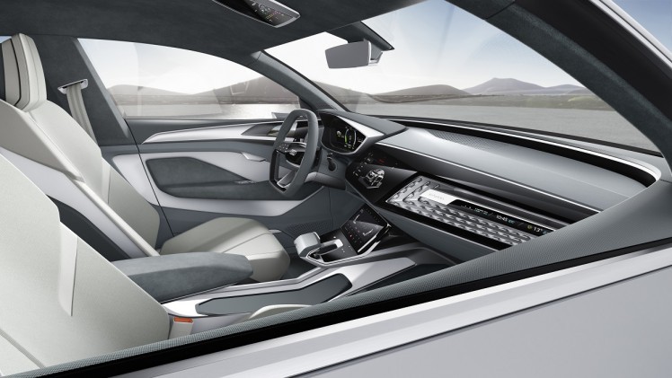 Net als Volkswagen komt ook Audi met een volledig elektrische, vierdeurs coup-SUV. Het merk presenteert de E-Tron Sportback. Zien we hier wellicht een voorbode voor de aanstaande Q4?