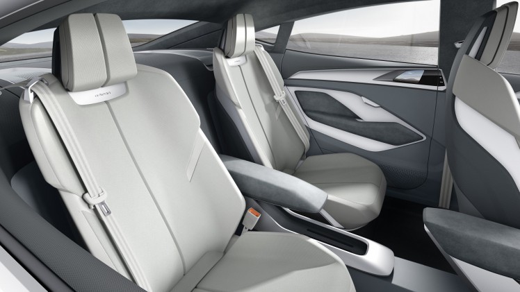 Net als Volkswagen komt ook Audi met een volledig elektrische, vierdeurs coup-SUV. Het merk presenteert de E-Tron Sportback. Zien we hier wellicht een voorbode voor de aanstaande Q4?