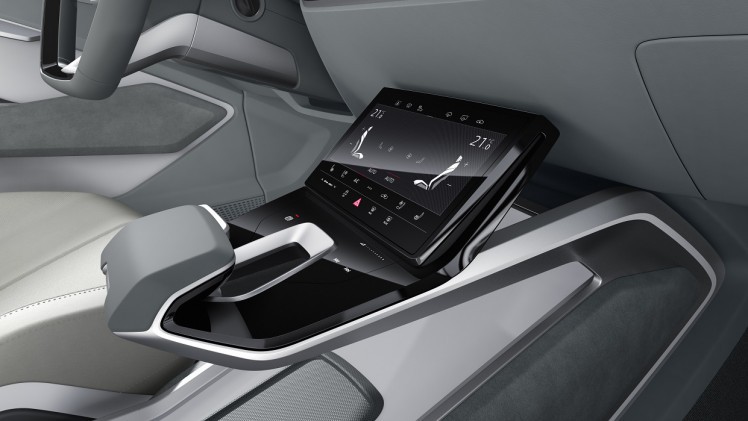 Net als Volkswagen komt ook Audi met een volledig elektrische, vierdeurs coup-SUV. Het merk presenteert de E-Tron Sportback. Zien we hier wellicht een voorbode voor de aanstaande Q4?