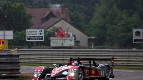 Terwijl Nederland zich klaar maakt voor een stevig potje voetbal, staat Audi in de startblokken voor de 24 Uur van Le Mans, de beroemdste lange-afstandsrace ter wereld, die op 14 en 15 juni zijn 76e e