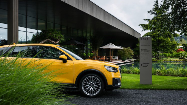 Autotest Audi Q2, een nieuwe compacte SUV met verfrissende design, goede basisuitrusting en fijne motoren. AutoVandaag test de Q2 1.0 TFSI en Q2 2.0 TDI quattro.
