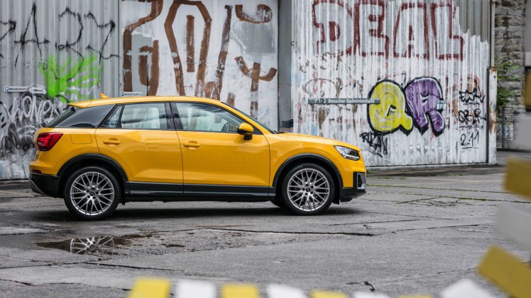 Autotest Audi Q2, een nieuwe compacte SUV met verfrissende design, goede basisuitrusting en fijne motoren. AutoVandaag test de Q2 1.0 TFSI en Q2 2.0 TDI quattro.