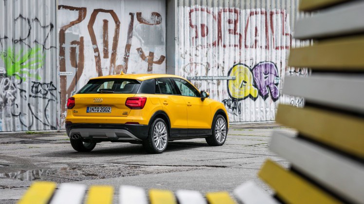 Autotest Audi Q2, een nieuwe compacte SUV met verfrissende design, goede basisuitrusting en fijne motoren. AutoVandaag test de Q2 1.0 TFSI en Q2 2.0 TDI quattro.