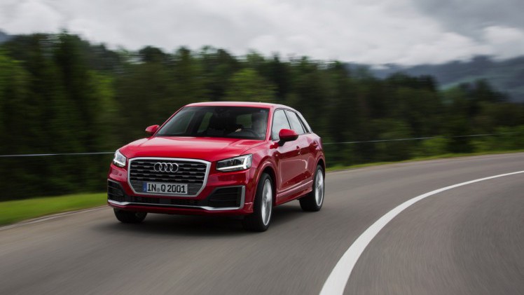 Autotest Audi Q2, een nieuwe compacte SUV met verfrissende design, goede basisuitrusting en fijne motoren. AutoVandaag test de Q2 1.0 TFSI en Q2 2.0 TDI quattro.