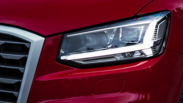 Autotest Audi Q2, een nieuwe compacte SUV met verfrissende design, goede basisuitrusting en fijne motoren. AutoVandaag test de Q2 1.0 TFSI en Q2 2.0 TDI quattro.