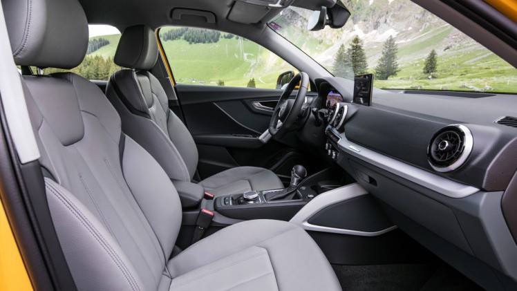 Autotest Audi Q2, een nieuwe compacte SUV met verfrissende design, goede basisuitrusting en fijne motoren. AutoVandaag test de Q2 1.0 TFSI en Q2 2.0 TDI quattro.