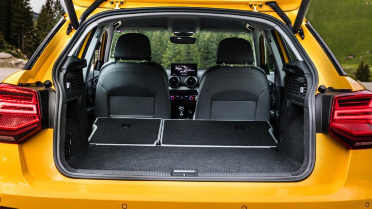 Autotest Audi Q2, een nieuwe compacte SUV met verfrissende design, goede basisuitrusting en fijne motoren. AutoVandaag test de Q2 1.0 TFSI en Q2 2.0 TDI quattro.