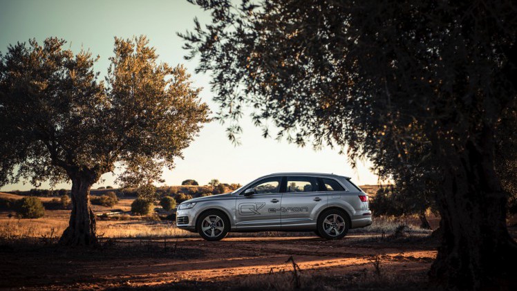 Autotest Audi Q7 3.0 TDI e-tron quattro, de plug-in hybride SUV met 373 pk en 700 Nm speelt baas boven baas met veel comfort, alle luxe en een slim hybride brein.