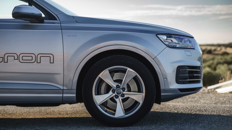 Autotest Audi Q7 3.0 TDI e-tron quattro, de plug-in hybride SUV met 373 pk en 700 Nm speelt baas boven baas met veel comfort, alle luxe en een slim hybride brein.