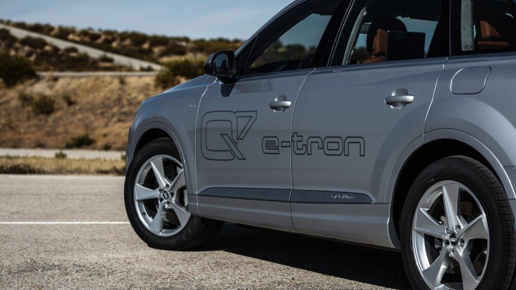 Autotest Audi Q7 3.0 TDI e-tron quattro, de plug-in hybride SUV met 373 pk en 700 Nm speelt baas boven baas met veel comfort, alle luxe en een slim hybride brein.