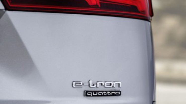 Prijzen en uitvoeringen van de Audi Q7 e-tron 3.0 TDI bekend. Audi houdt vast aan de richtprijs en prijst de Q7 plug-in hybride met 15% bijtelling op 85.000 euro.