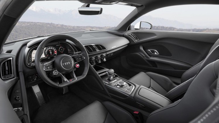 Audi lanceert met de R8 RWS een volledig achterwiel aangedreven topsporter.