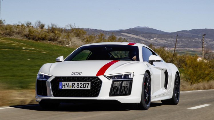 Audi lanceert met de R8 RWS een volledig achterwiel aangedreven topsporter.