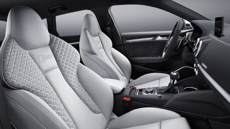 Na de andere Audi A3-modellen is het nu de beurt aan de RS3 Sportback om de facelift te ontvangen. Ook als hatchback is de nieuwe RS3 voorzien van de krachtigste vijfcilindermotor ter wereld.