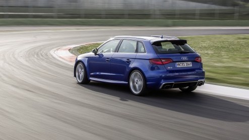 Halverwege volgend jaar komt er een nieuwe Audi RS3, maakt Audi vandaag bekend. Er is geen sprake van downsizing: hij heeft gewoon weer een dikke vijfcilinder.