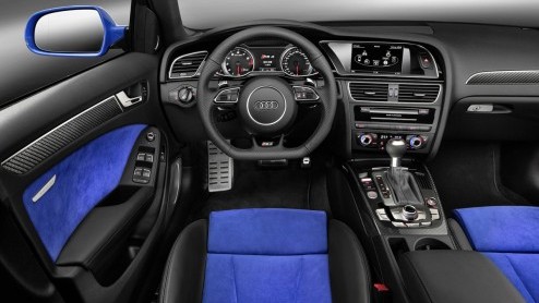 Precies twintig jaar geleden kwam Audi met de eerste RS op de proppen, de Avant RS 2. De fabrikant viert twintig jaar RS met de RS4 Avant Nogaro selection die zijn debuut maakt in Genve.