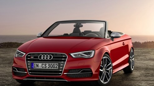 Audi heeft de S3 Cabriolet onder het doek vandaan gehaald. De zomerse variant kan net als de gesloten versie rekenen op een 300 pk en 380 Nm krachtige 2.0 TFSI.