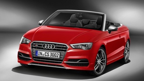 Audi heeft de S3 Cabriolet onder het doek vandaan gehaald. De zomerse variant kan net als de gesloten versie rekenen op een 300 pk en 380 Nm krachtige 2.0 TFSI.