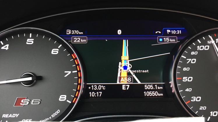 Autotest Audi S6 Avant, waarmee we begeleid door V8 en muzikale soundtracks de kerstmarkt in Duitsland op zoeken. Hoeveel voorsprong heeft de snelle A6 nog?