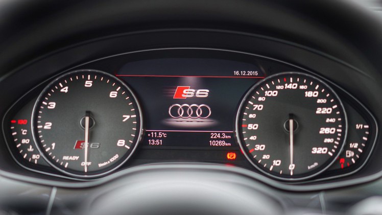 Autotest Audi S6 Avant, waarmee we begeleid door V8 en muzikale soundtracks de kerstmarkt in Duitsland op zoeken. Hoeveel voorsprong heeft de snelle A6 nog?