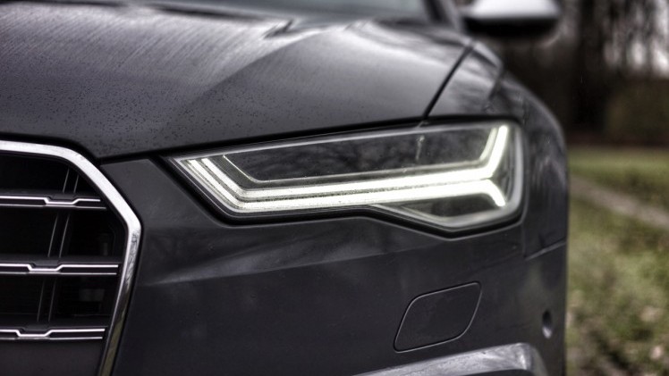 Autotest Audi S6 Avant, waarmee we begeleid door V8 en muzikale soundtracks de kerstmarkt in Duitsland op zoeken. Hoeveel voorsprong heeft de snelle A6 nog?