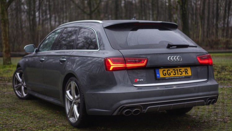 Autotest Audi S6 Avant, waarmee we begeleid door V8 en muzikale soundtracks de kerstmarkt in Duitsland op zoeken. Hoeveel voorsprong heeft de snelle A6 nog?