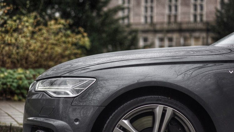 Autotest Audi S6 Avant, waarmee we begeleid door V8 en muzikale soundtracks de kerstmarkt in Duitsland op zoeken. Hoeveel voorsprong heeft de snelle A6 nog?