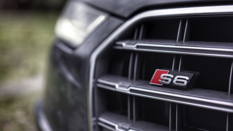 Autotest Audi S6 Avant, waarmee we begeleid door V8 en muzikale soundtracks de kerstmarkt in Duitsland op zoeken. Hoeveel voorsprong heeft de snelle A6 nog?