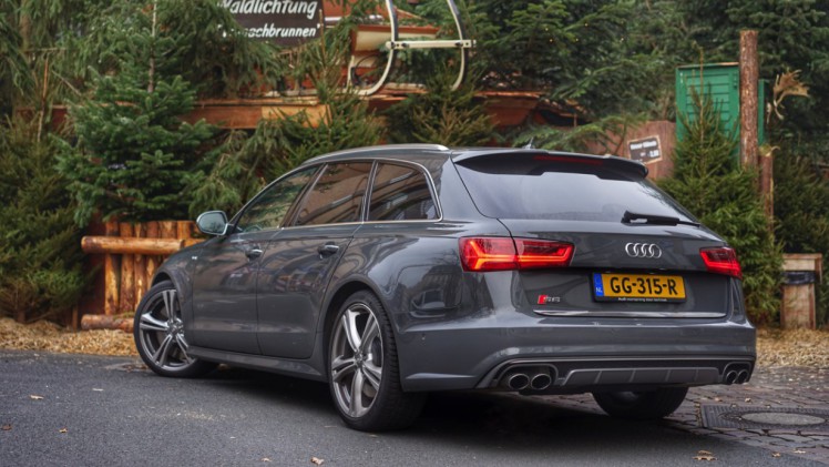 Autotest Audi S6 Avant, waarmee we begeleid door V8 en muzikale soundtracks de kerstmarkt in Duitsland op zoeken. Hoeveel voorsprong heeft de snelle A6 nog?