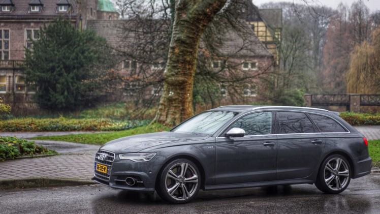 Autotest Audi S6 Avant, waarmee we begeleid door V8 en muzikale soundtracks de kerstmarkt in Duitsland op zoeken. Hoeveel voorsprong heeft de snelle A6 nog?