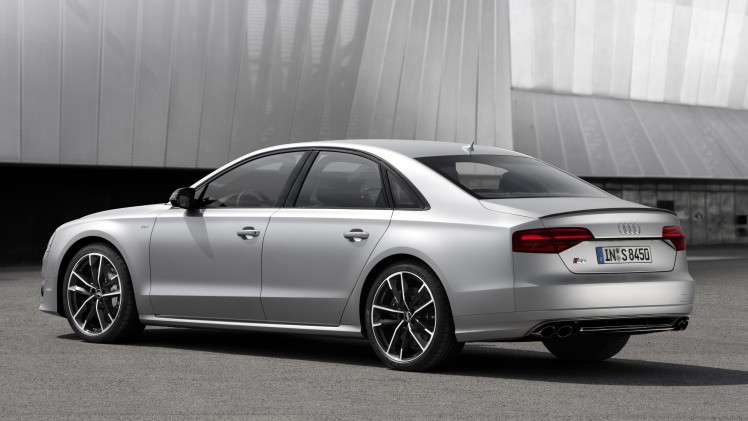 Audi S8 plus krijgt gezelschap van S8 Sport Edition, een extra versie van de reguliere S8 met maar 1000 euro meerprijs.