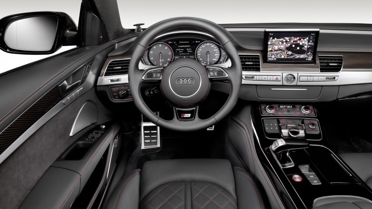 Audi S8 plus krijgt gezelschap van S8 Sport Edition, een extra versie van de reguliere S8 met maar 1000 euro meerprijs.