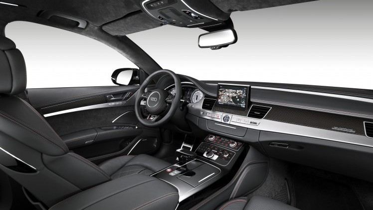 Audi S8 plus krijgt gezelschap van S8 Sport Edition, een extra versie van de reguliere S8 met maar 1000 euro meerprijs.