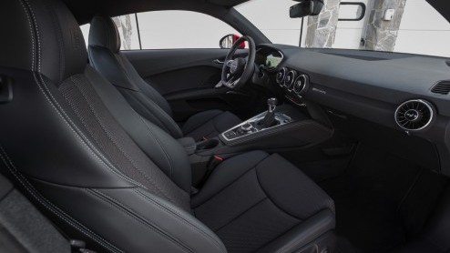 Rijtest nieuwe Audi TT 2.0 TFSI en 2.0 TDI met 20% bijtelling. Eind 2014 staat hij in de showroom: gemener, lichter en voorzien van een prachtig interieur.