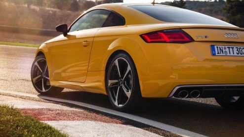 Rijtest nieuwe Audi TT 2.0 TFSI en 2.0 TDI met 20% bijtelling. Eind 2014 staat hij in de showroom: gemener, lichter en voorzien van een prachtig interieur.