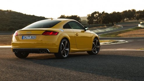 Rijtest nieuwe Audi TT 2.0 TFSI en 2.0 TDI met 20% bijtelling. Eind 2014 staat hij in de showroom: gemener, lichter en voorzien van een prachtig interieur.