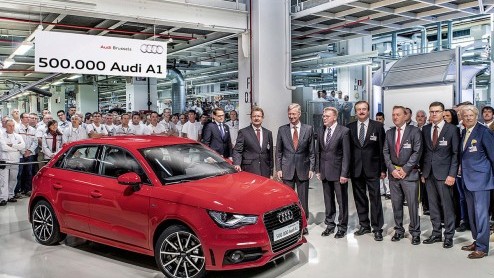 In de Audi-fabriek in Brussel wordt een klein feestje gevierd. Onder toeziend oog van Koning Philippe van Belgi werd de 500.000ste A1 geproduceerd. Het feestnummer betreft een Misano-rode A1 1.4 TFSI