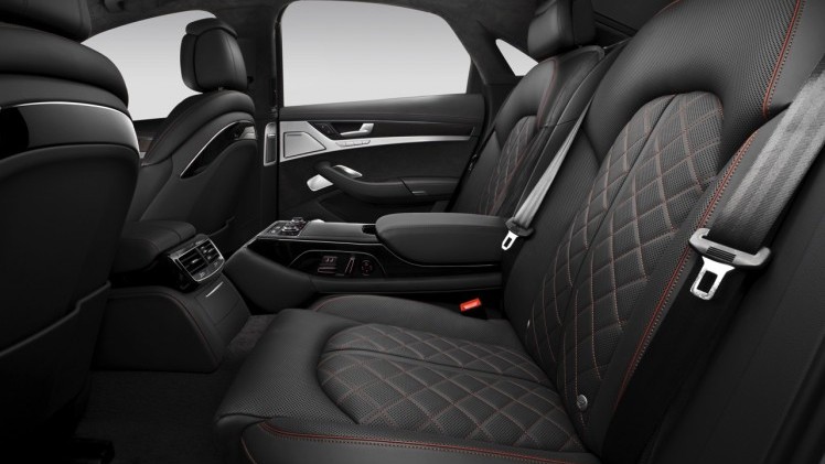 Baas boven baas met de Audi S8 plus, die dankzij extra vermogen en aangedikte looks de snelste limousine van de markt is met 605 pk en 750 Nm.