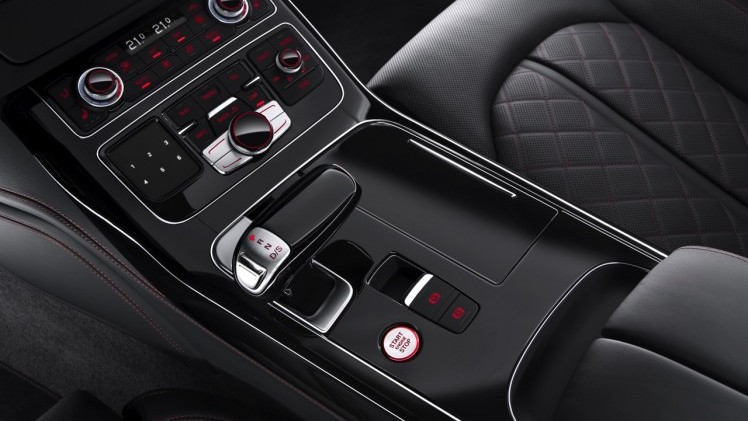Baas boven baas met de Audi S8 plus, die dankzij extra vermogen en aangedikte looks de snelste limousine van de markt is met 605 pk en 750 Nm.