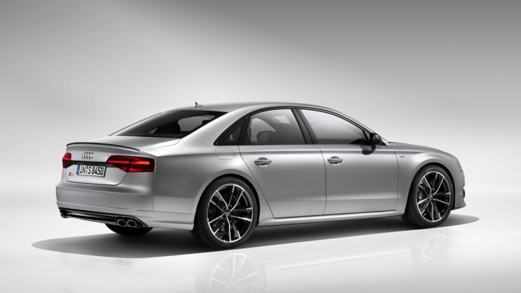 Baas boven baas met de Audi S8 plus, die dankzij extra vermogen en aangedikte looks de snelste limousine van de markt is met 605 pk en 750 Nm.